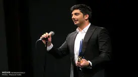 خواننده پاپ ۱۰ زندانی با جرائم مالی را آزاد کرد
