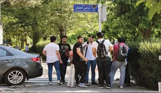 روزنامه کیهان، دلیل لذت نبردن دهه هشتادی ها از زندگی را کشف کرد