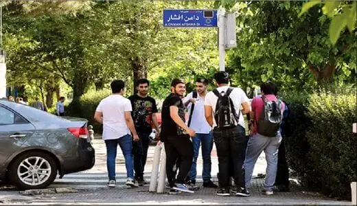 روزنامه کیهان، دلیل لذت نبردن دهه هشتادی ها از زندگی را کشف کرد