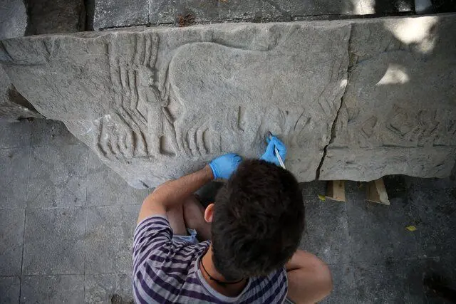 کشف یک کتیبه سنگی مربوط به جنگ ایران و یونان در ترکیه
