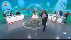 میکروفن بسته ای که "نماد صداهای خاموش" شد
