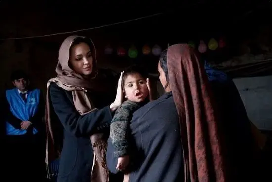 حمله تند آنجلینا جولی به بایدن و دولت امریکا