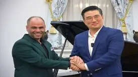 اجرای غافلگیرکننده قطعه ایرانی «پرسون پرسون» توسط سفیر کره جنوبی/ ویدئو
