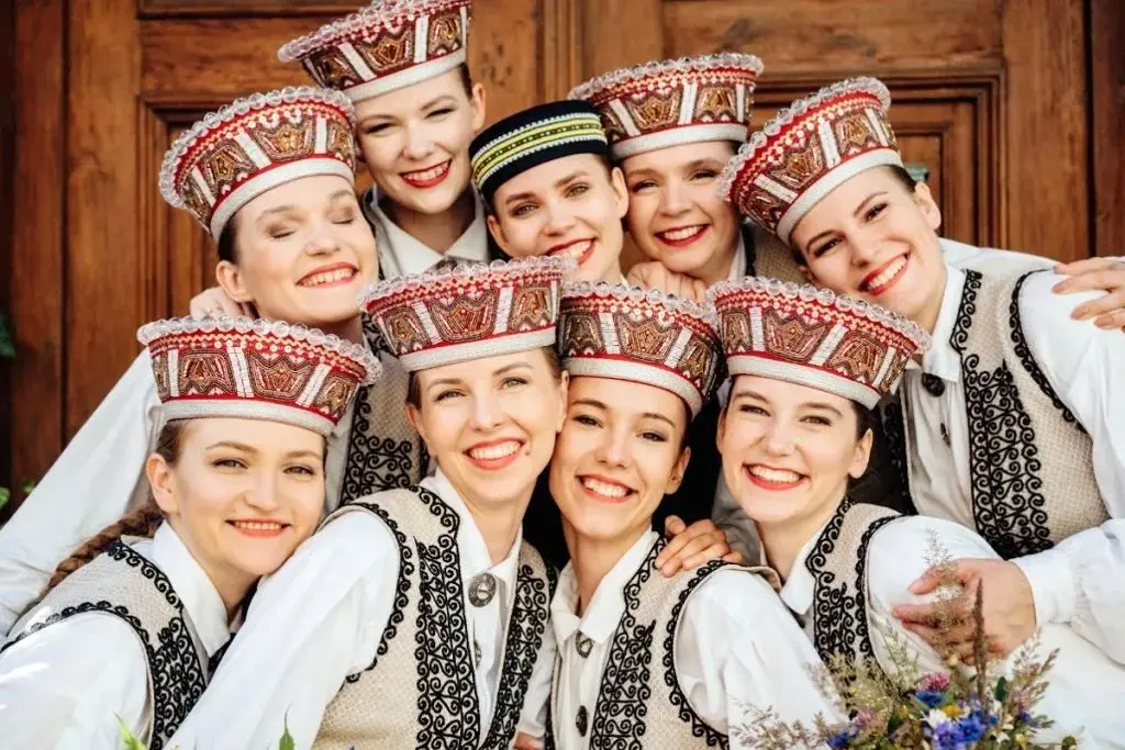 اجاره «شوهر یک ساعته» به دلیل کمبود مرد در کشوری که زنانش به زیبایی معروف‌اند
