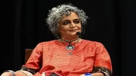 نویسنده مشهور هندی با مردم ایران همراهی کرد/ ایرانیان واقعا شجاع‌اند، ما ولی فقط در فیلم‌ها