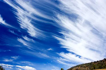 تصویرسازی خلاقانه یک هنرمند با ابرها