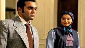 ژست صمیمی «آرش و کیمیا» در پشت صحنه سریال کیمیا؛ سال 94
