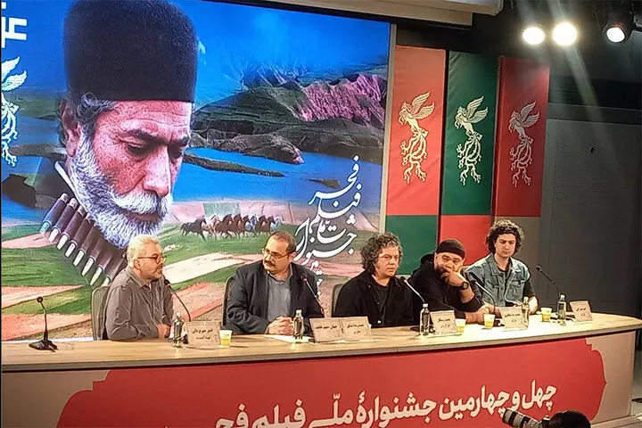 «جهان مبهم هاتف» روایتگر رفاقت است؛ هدف نمایش تسلیم نبود
