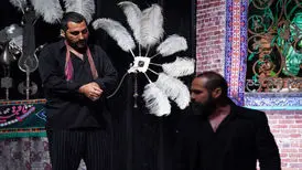 تماشاخانه سنگلج درگیر در یک مثلت عاشقانه می‌شود/عکس