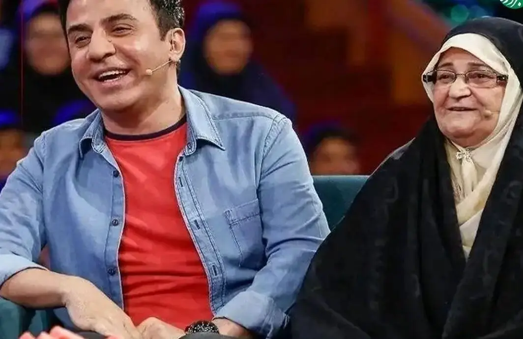 داریوش فرضیایی به  سوگ مادر نشست