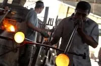 هنر دمیدن روح در کالبد شیشه در کارگاه‌های ورامین