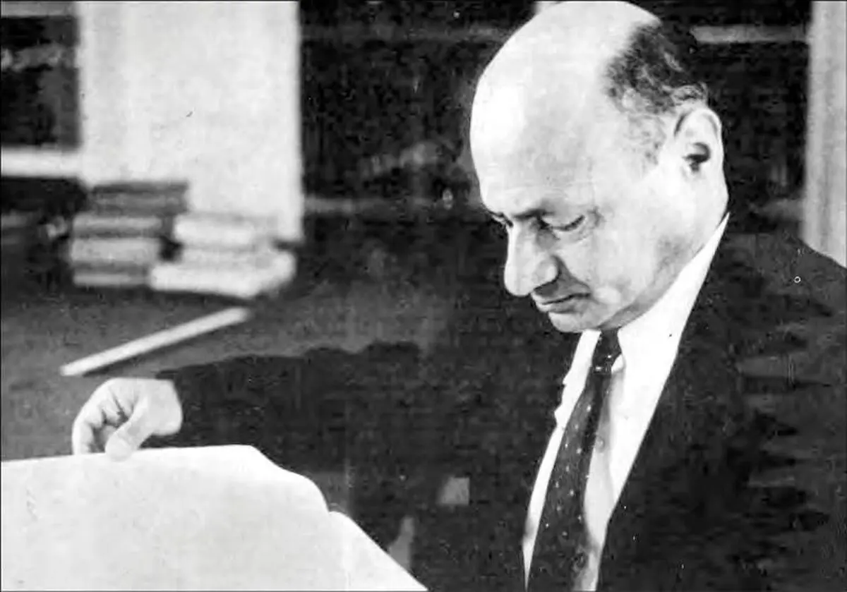 معمای ذبیح‌الله منصوری؛ مترجم یا داستان‌سرا؟
