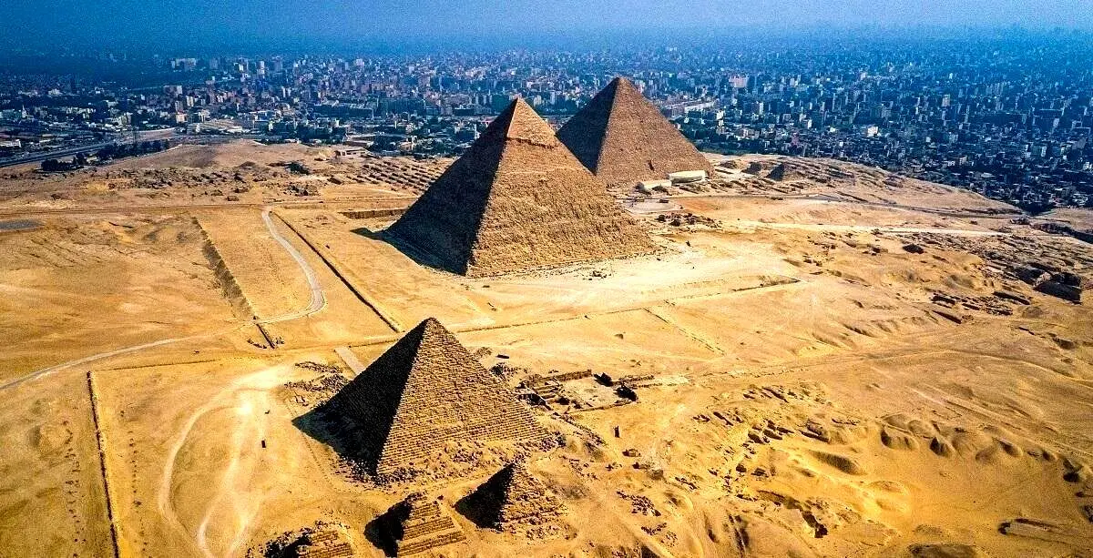 زیر اهرام مصر چه چیزی پنهان است؟