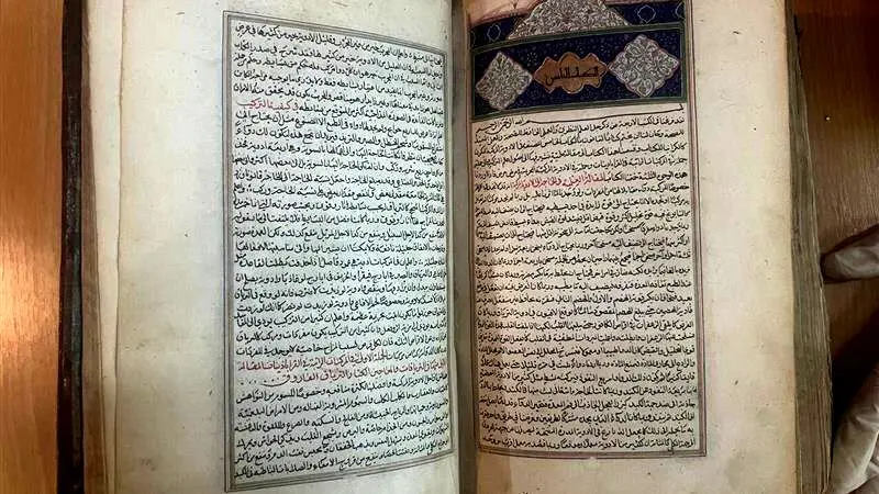 معرفی نسخه نفیس کتاب ابن سینا در روز پزشک
