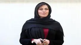 مهتاب کرامتی روی تخت در حال اهدای خون / عکس