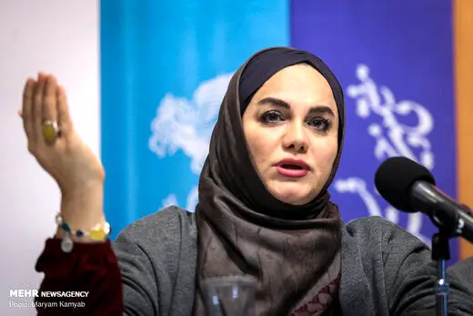 واکنش نرگس آبیار به انتقادها از ساخت دکور سریالش در باغ عفیف‌آباد / بخشی از دکور را برداشتیم
