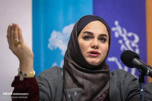 واکنش نرگس آبیار به انتقادها از ساخت دکور سریالش در باغ عفیف‌آباد / بخشی از دکور را برداشتیم

