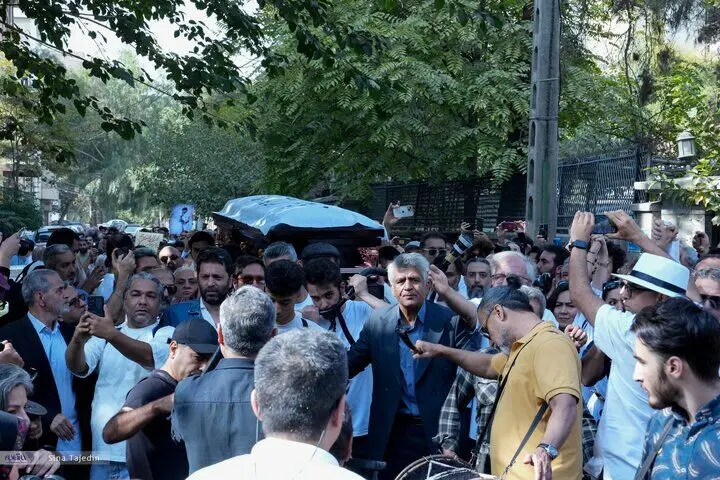 روشنفکران نان‌به‌نرخ‌روز در تشییع تقوایی غایب بودند
