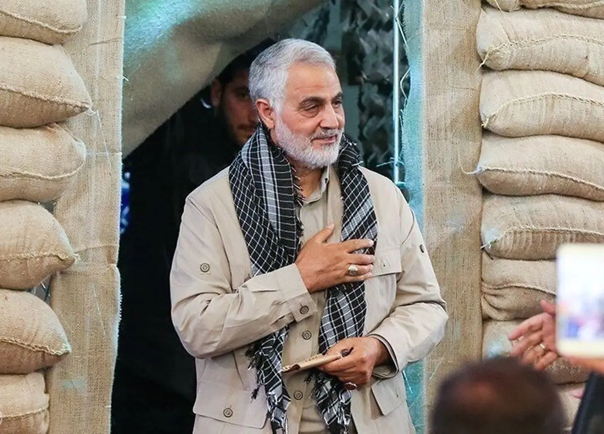 واکنش احساسی کاربران به انتشار یک پوستر زیبا از شهید حاج قاسم سلیمانی در مسیر اربعین با هشتگ عمود 120/ عکس