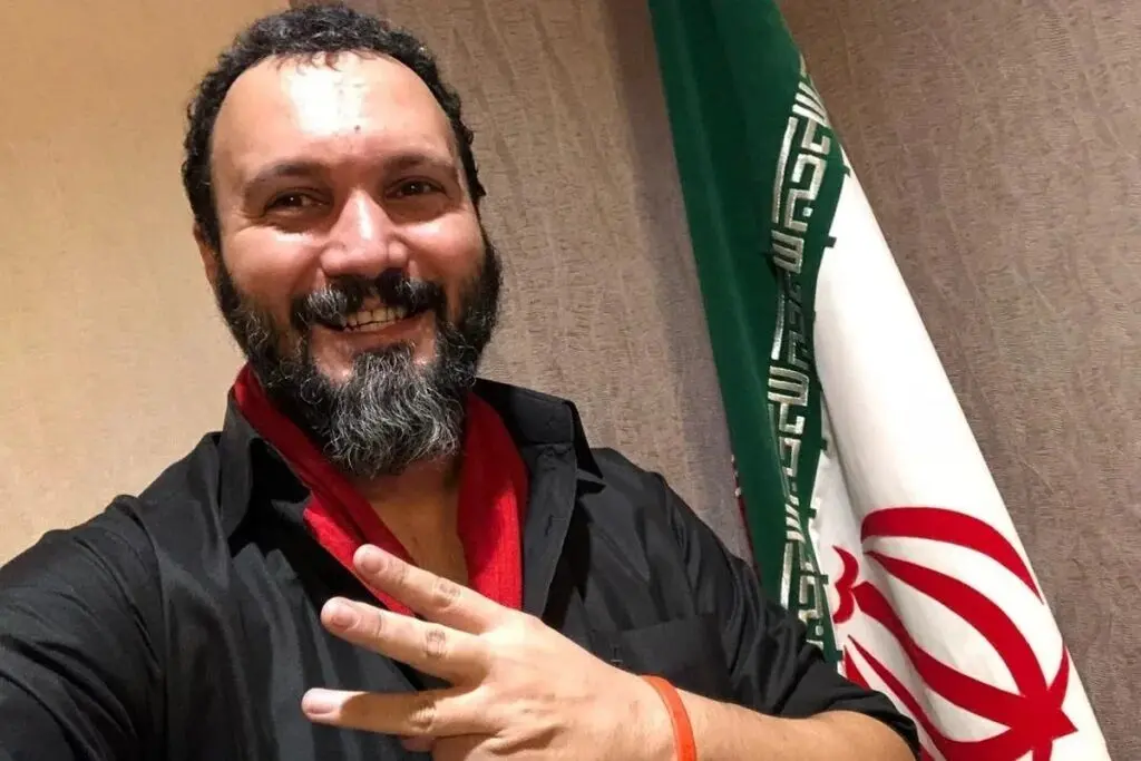 بیوگرافی کامبیز دیرباز؛ از شهرت با «اخراجی‌ها» تا بازی در نقش «آزاد» در سریال «شغال»
