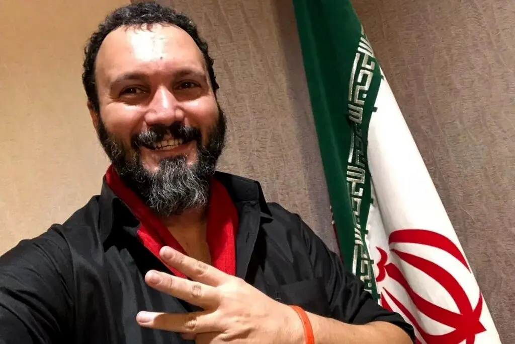 بیوگرافی کامبیز دیرباز؛ از شهرت با «اخراجی‌ها» تا بازی در نقش «آزاد» در سریال «شغال»
