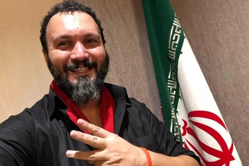 بیوگرافی کامبیز دیرباز؛ از شهرت با «اخراجی‌ها» تا بازی در نقش «آزاد» در سریال «شغال»
