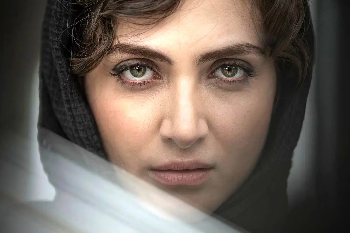 خوانندگی و نوازندگی الناز ملک در زخم کاری/ ویدئو
