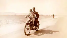 چرا عکس جعلی موتورسواری ناصرالدین‌ شاه و نوه‌اش پذیرفته و پربازدید شد؟
