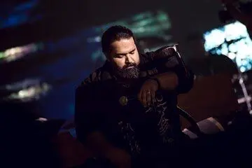 کنسرت رضا صادقی در ترکیه؛ ارزآوری یا وسوسه بلیت ۳میلیون تومانی؟!