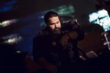 کنسرت رضا صادقی در ترکیه؛ ارزآوری یا وسوسه بلیت ۳میلیون تومانی؟!