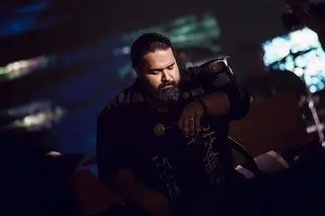 کنسرت رضا صادقی در ترکیه؛ ارزآوری یا وسوسه بلیت ۳میلیون تومانی؟!