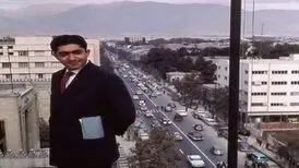 عزت الله انتظامی سال ۱۳۳۷روی پشت بام/ عکس

