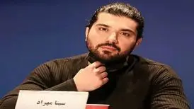 ژست سینا مهراد در سینما کورش/ عکس