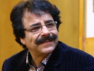 علیرضا افتخاری برای رهبر شهید خواند  