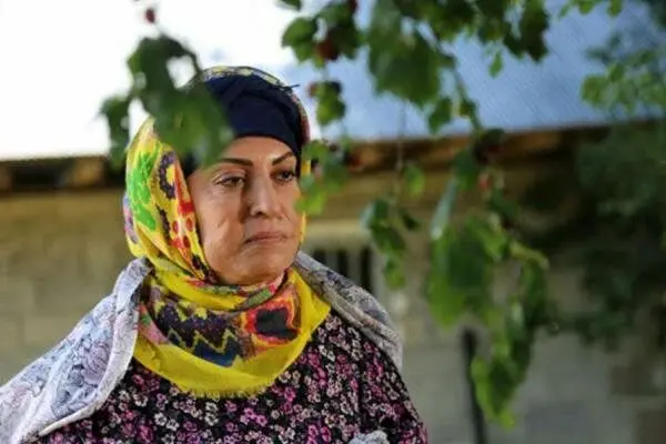 بازیگری که با دستفروش مترو اشتباه گرفته شد!/ با همه عکس می‌گیرم
