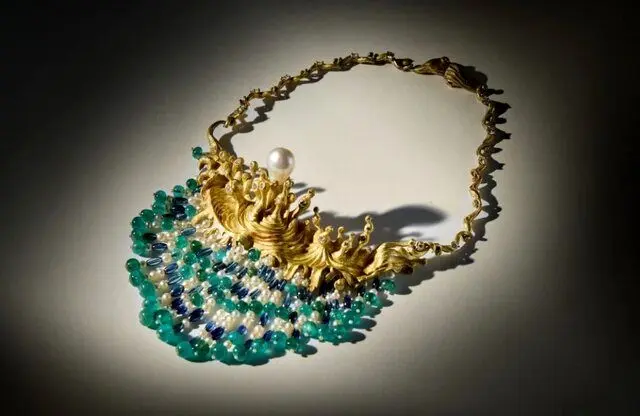 فروش یک گردنبند شگفت انگیز با دوبرابر برآورد اولیه