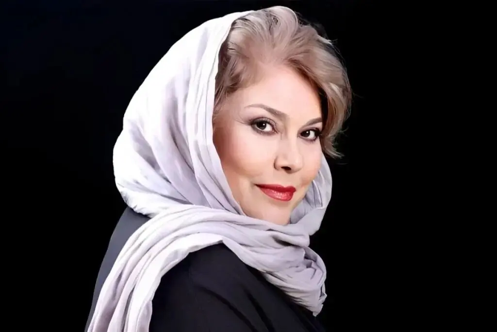 مهرانه مهین‌ترابی مجری شد
