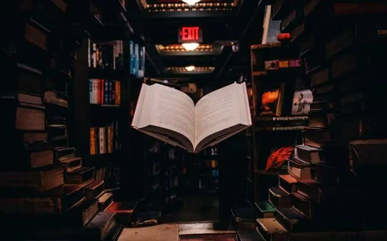  پرمخاطب‌ترین آثار ادبی جهان