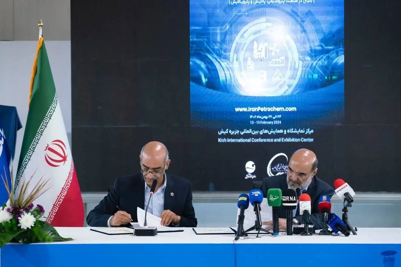 تفاهم‌نامه ارائه خدمات تأمین مالی زنجیره‌ای بانک تجارت در ایران پتروکم امضا شد/ علی عسکری: بانک تجارت، بیشترین حمایت مالی را از صنعت پتروشیمی داشته است
