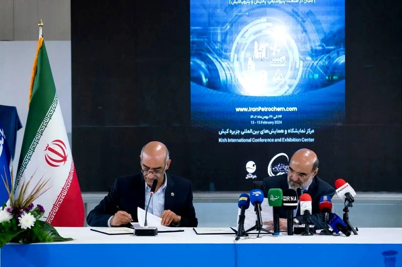 تفاهم‌نامه ارائه خدمات تأمین مالی زنجیره‌ای بانک تجارت در ایران پتروکم امضا شد/ علی عسکری: بانک تجارت، بیشترین حمایت مالی را از صنعت پتروشیمی داشته است
