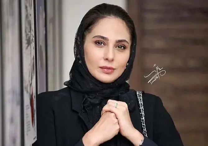 تصویر دیده نشده از رعنا آزادی‌ور در آغوش پدرش
