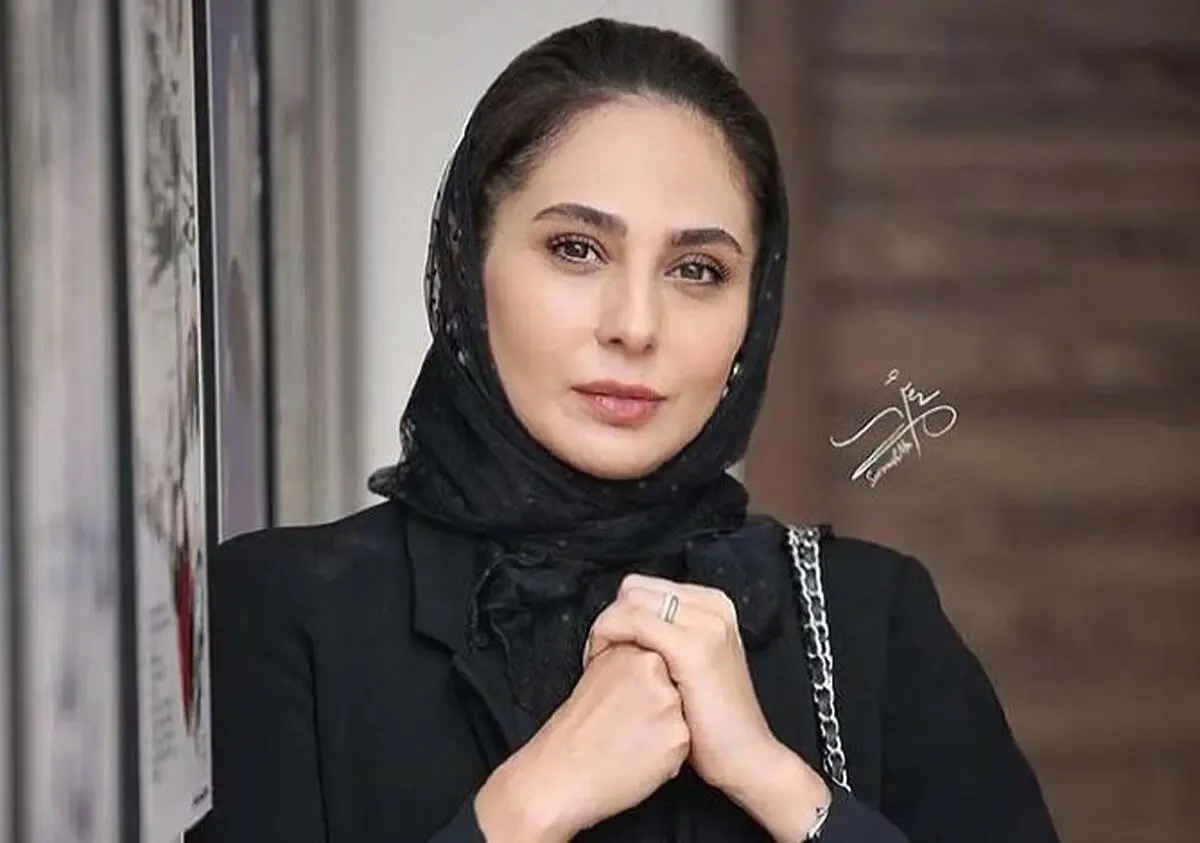 تصویر دیده نشده از رعنا آزادی‌ور در آغوش پدرش
