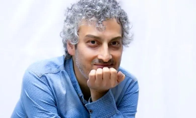 چرا ادای مهران مدیری را در می‌آری؟ ارژنگ امیرفضلی مجری جنجالی را با خاک یکسان کرد