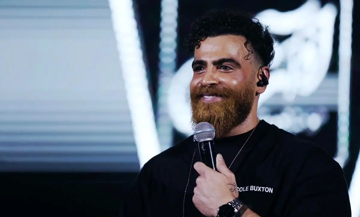  تقلید تمسخرآمیز معین زندی در برنامه صداوسیما