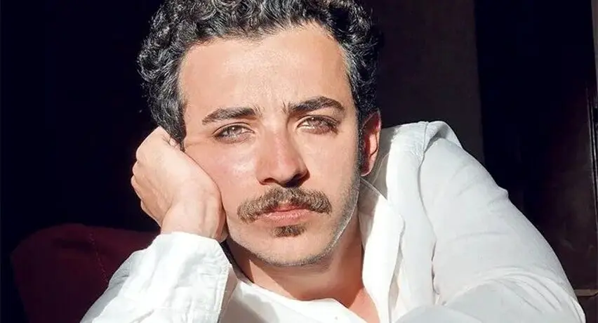 علی شادمان «غروب مامان» را می‌خواند