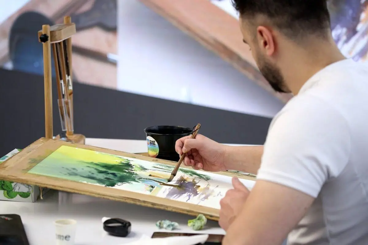 نقاشی آبرنگ ۱۰ متری به نشان صلح، روی «پل طبیعت»
