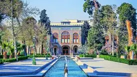 علت‌یابی شکستگی‌ شیشه‌ها و لوسترهای کاخ گستان/ مقصر برودت هوا و پرندگان هستند