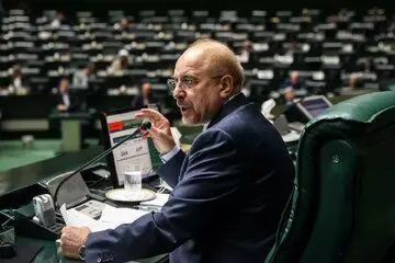 درخواست اقامت کانادای پسر قالیباف به آنتن تلویزیون کشیده شد
