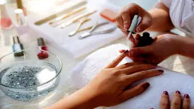 درآمد میلیونی برای چسباندن سم روی ناخن!
