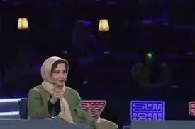 اقدام عجیب عوامل یک برنامه و انداختن لیزر روی تماشاگر! + فیلم